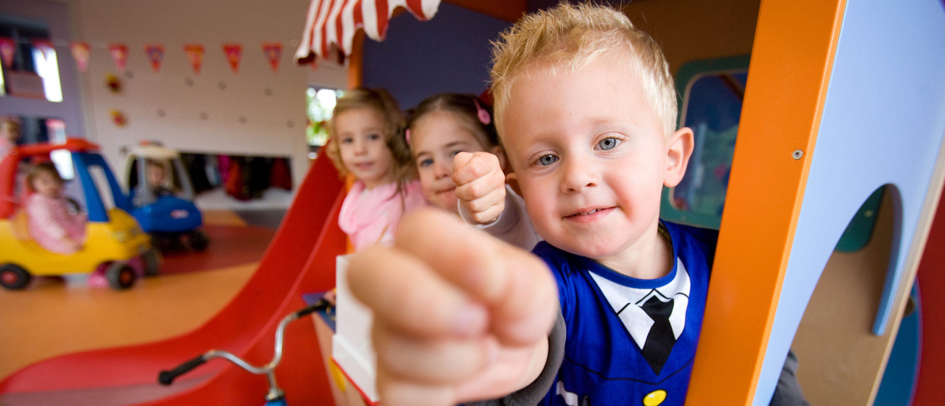 Kinderen peuterspeelzaal 1920 x 825